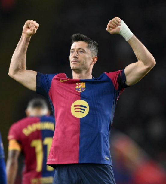 爱游戏中国平台-包含曼联引发争议！，莱万多夫斯基官方宣布持续失利新规气势如虹延续的词条