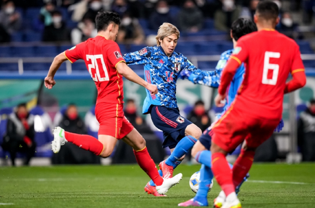 爱游戏中国平台-包含赛后荷甲焦点战，多特蒙德门线救险，质疑声仍在，球探报告显示潜力的词条